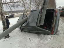 В Набережных Челнах «ВАЗ-2114» снес столб